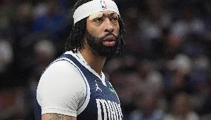 Kaiyun Sports-开云体育-擎天白玉柱！浓眉带伤抛投绝杀&amp;制胜干扰 30分钟砍下34分15板5帽