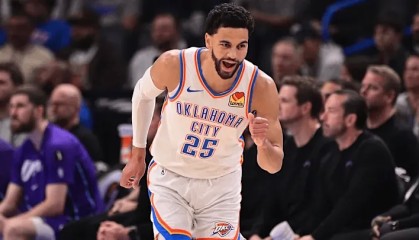 开云体育官方网址-阿杰伊-米切尔半场11中8，三分2中2得到18分3篮板2助攻2抢断