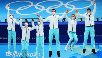 失误无碍俄花滑队团体摘金 主席：K宝单项不准再摔