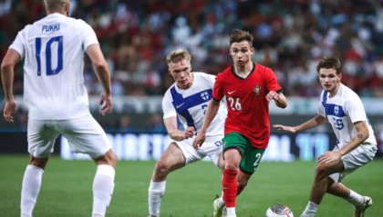 开云体育官方网址-葡萄牙4比2芬兰 2助1造点 “他的足球是爸爸教的”