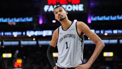 Kaiyun Sports-开云体育-16胜1负！联盟第1+联盟第2！对不起SGA：他要抢MVP！