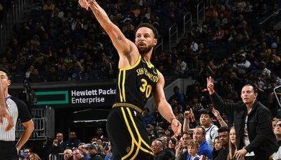 开云体育官方网址-【现场】沉静内敛热烈如火 一体两面的库里金州归来