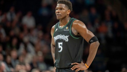 开云体育官方网址-完全被限制！爱德华兹17中6&amp;罚球10中5得到19分 出现6失误5犯规