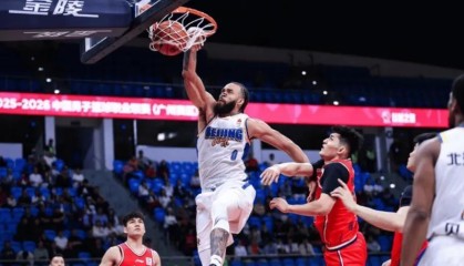 开云体育官方网-北京98-85广州迎3喜1忧！内线顶级，方硕拾最佳角色，杰曼咋整？