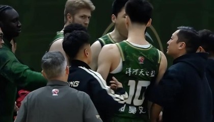 开云体育官方网-南京同曦突发内讧！郭昊文赵柏清暂停间歇爆发口角欲动手