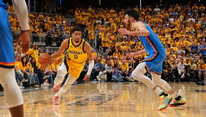 戴格诺特：霍姆格伦外线防守非常出色 换防能力也很突出